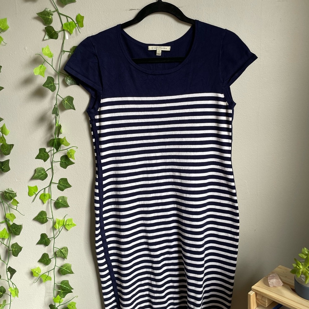 Used 41 Hawthorn navy blue and white striped dress (M)